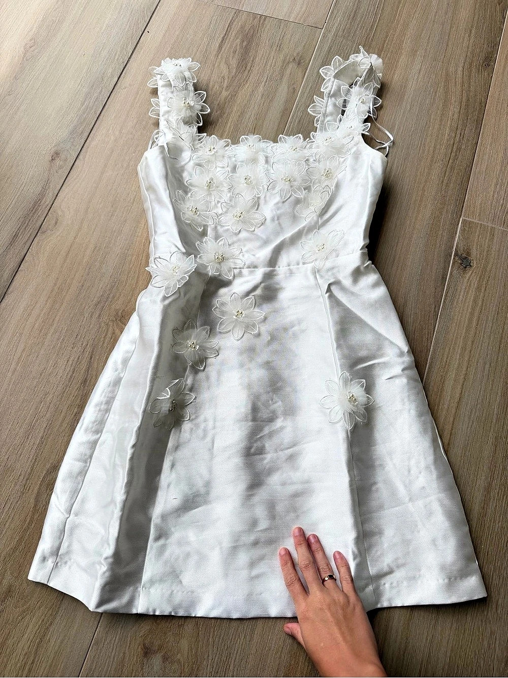ELLIATT Elder Mini Dress Floral Appliqué White Small